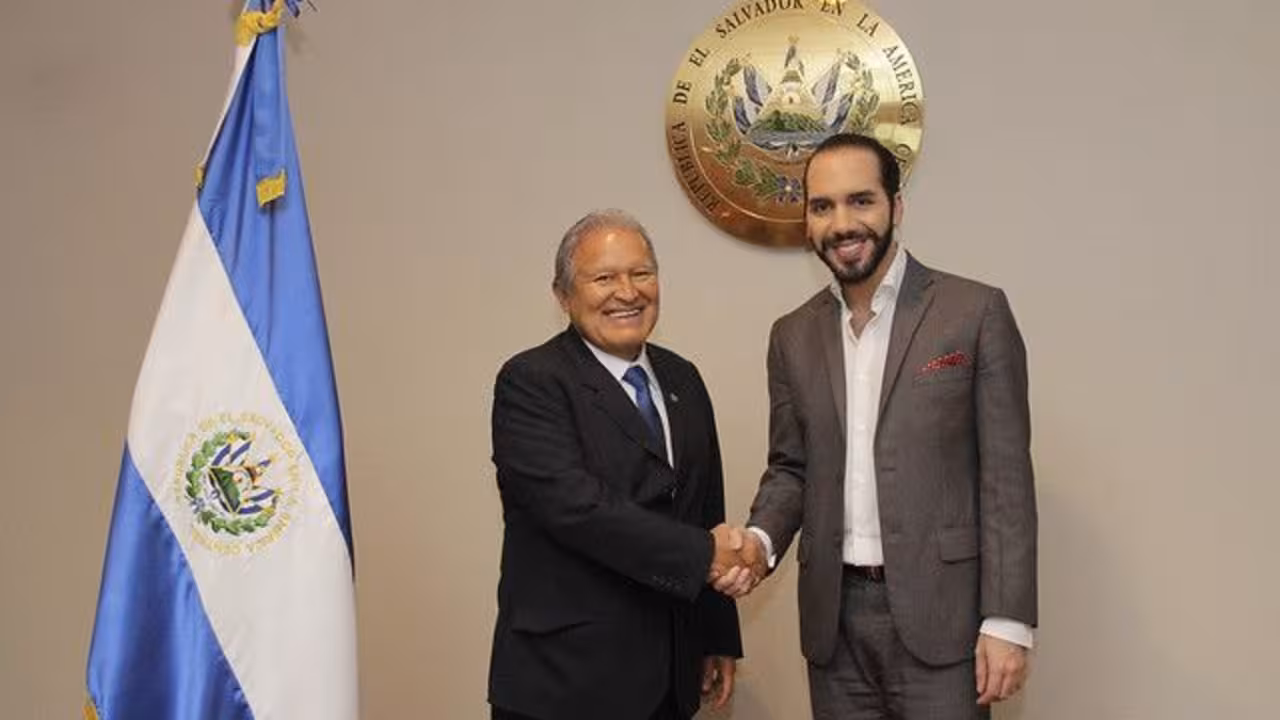 El presidente de la rep&uacute;blica, Salvador S&aacute;nchez Cer&eacute;n, y el alcalde de San Salvador, Nayib Bukele, tuvieron una reuni&oacute;n esta tarde para hablar temas de cooperaci&oacute;n entre Gobierno Central y la comuna capitalina.