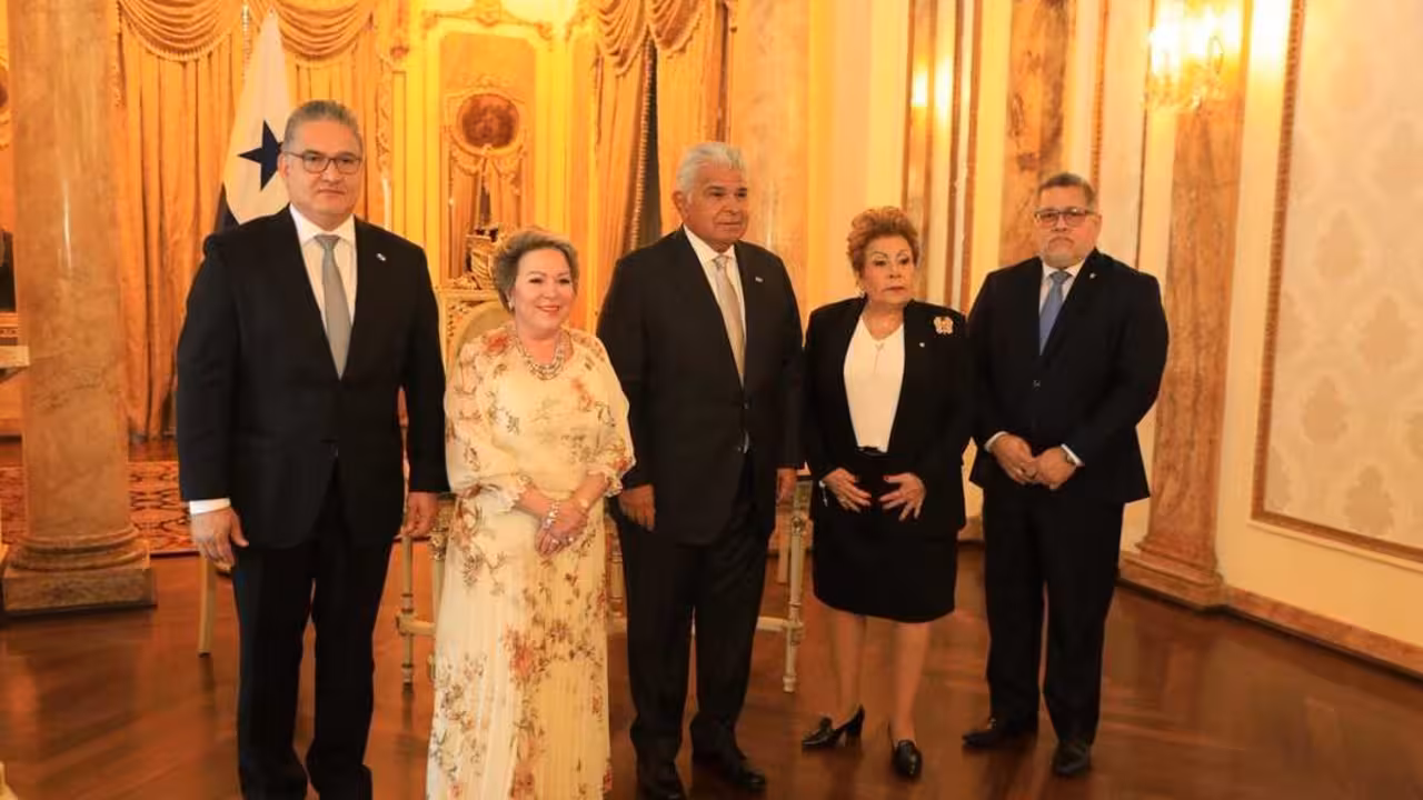 Presidenta Mulino posesiona a dos nuevos magistrados