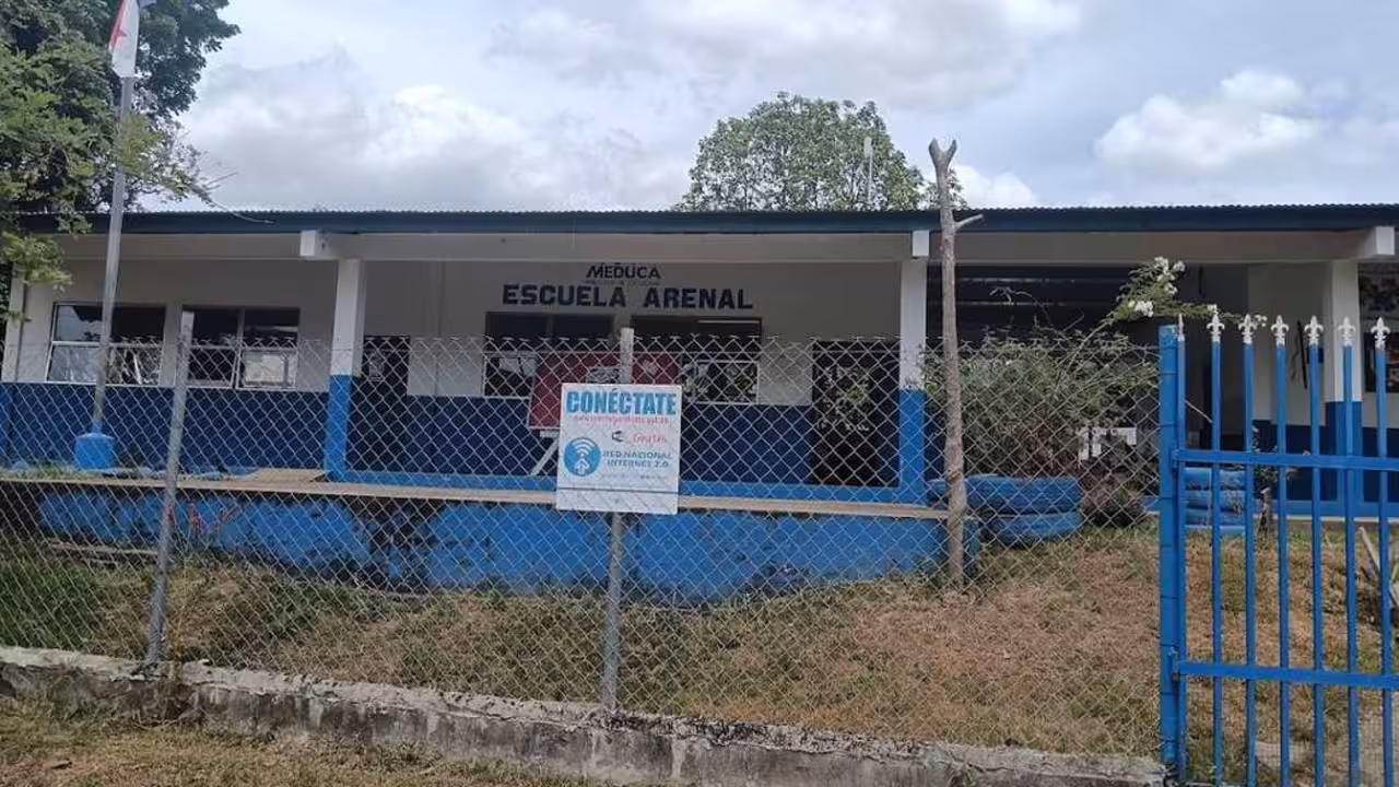 Escuela Arenal en Dari&eacute;n